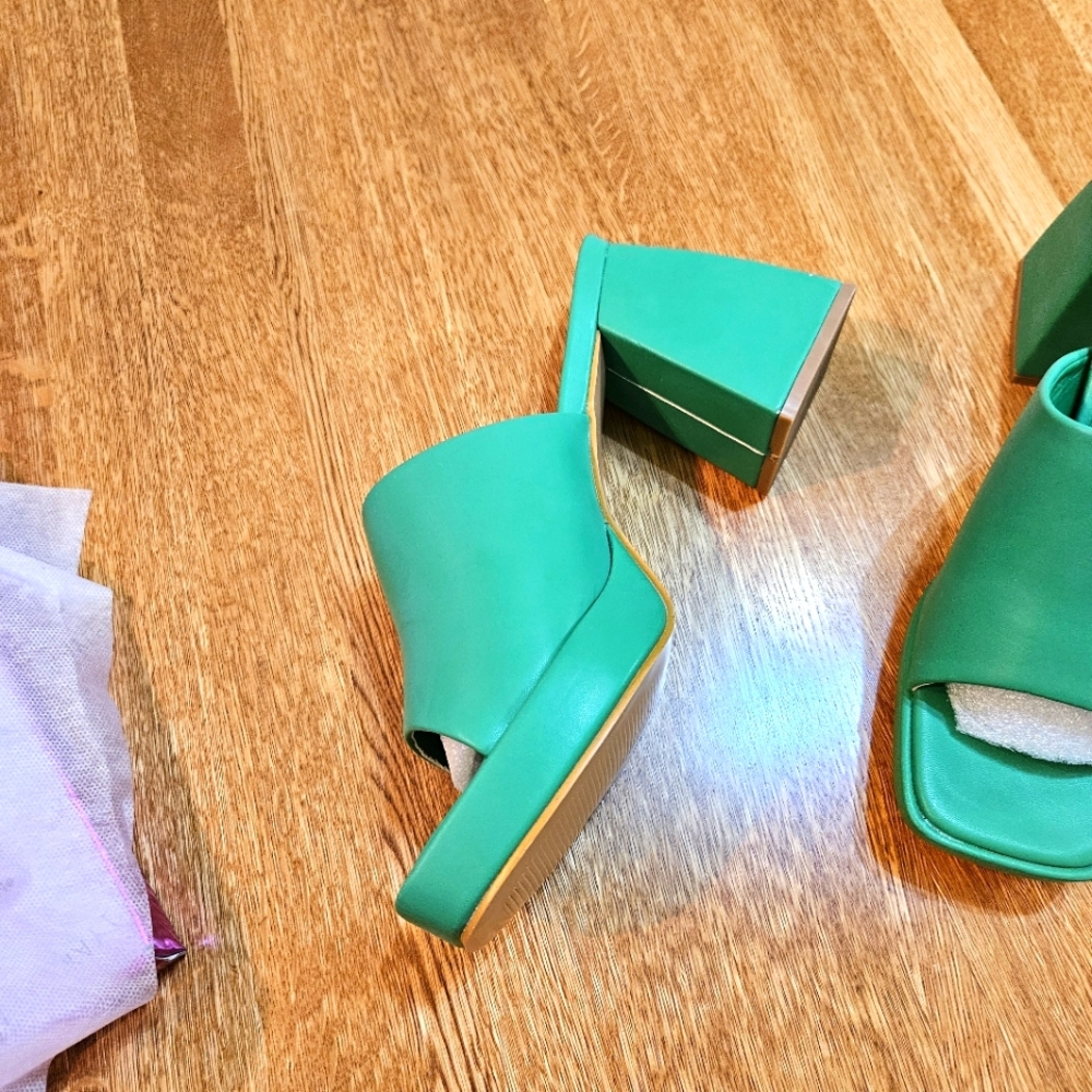 Green Women's Mules, NIB, SZ 11, Kayleen By Los Angeles
